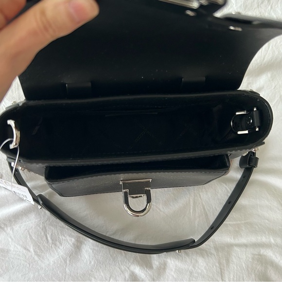 Michael Kors Manhattan Black leather Crossbody Bag - Picture 5 of 9